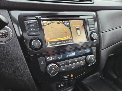 Used 2019 Nissan Rogue SV w/ Sun & Sound Touring Package image 11