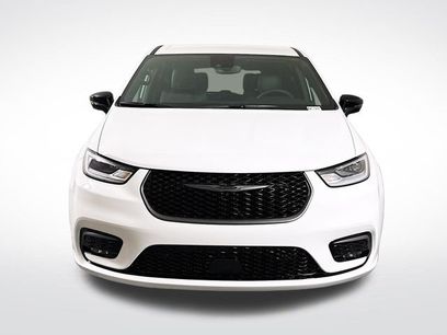 New 2026 Chrysler Pacifica Select