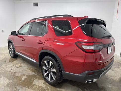 Certified 2025 Honda Pilot Touring image 7