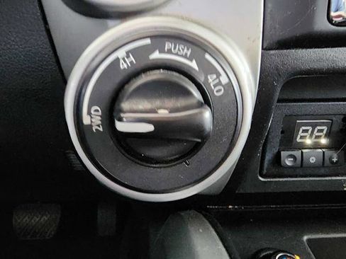Used 2018 Nissan Titan PRO-4X w/ Pro-4x Convenience Package image 23