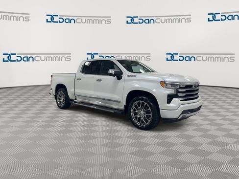 Used 2025 Chevrolet Silverado 1500 High Country w/ Technology Package image 2