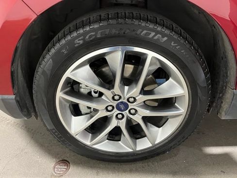 Used 2018 Ford Edge Titanium w/ Equipment Group 302A AWD/4WD image 28