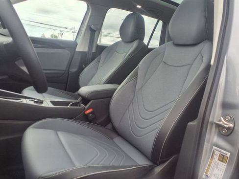New 2025 Volkswagen Tiguan SE AWD/4WD image 12