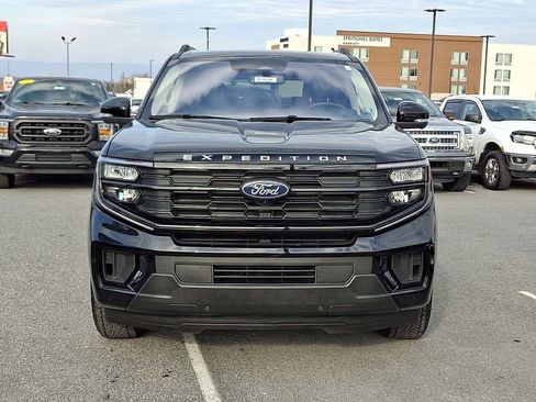 Certified 2025 Ford Expedition Active image 2