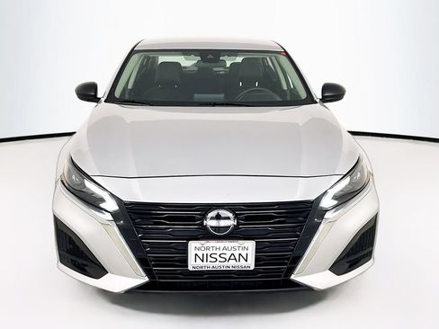 Used 2024 Nissan Altima 2.5 SV FWD image 40