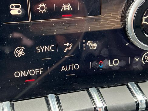 Used 2024 GMC Acadia Elevation image 27