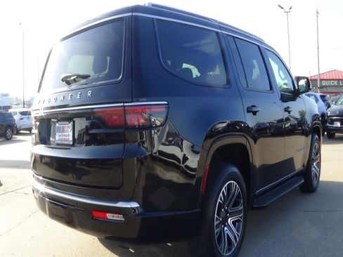 Certified 2024 Jeep Wagoneer 4WD w/ Premium Group I image 6