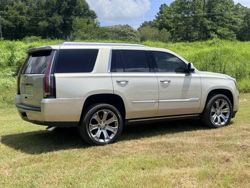 Used 2017 Cadillac Escalade Premium Luxury AWD/4WD image 5