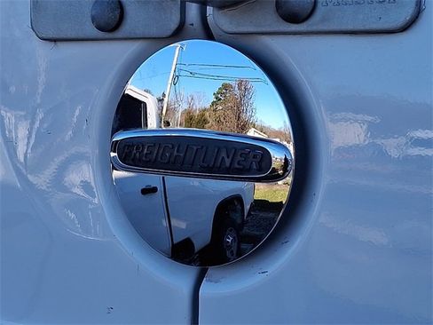Used 2014 Freightliner Sprinter 2500 image 32