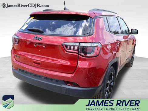Used 2025 Jeep Compass Latitude w/ Altitude Special Edition AWD/4WD image 12