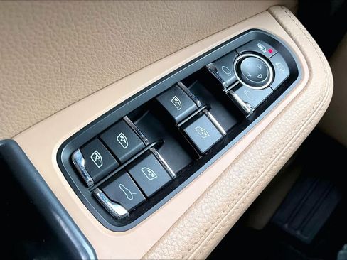 Used 2020 Porsche Macan S image 37