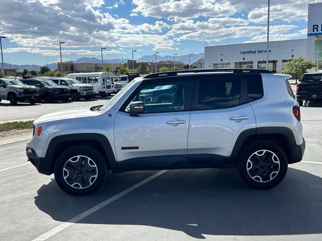Used 2016 Jeep Renegade Trailhawk w/ Premium Trailhawk Package AWD/4WD image 2