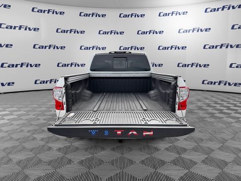 Used 2018 Nissan Titan PRO-4X w/ Pro-4x Convenience Package image 11