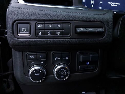 Used 2023 GMC Yukon Denali image 5