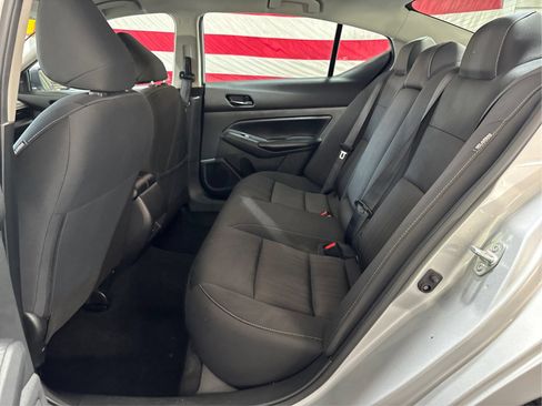 Used 2024 Nissan Altima 2.5 SV FWD image 10