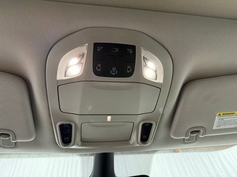 Used 2024 Chrysler Pacifica Limited image 20