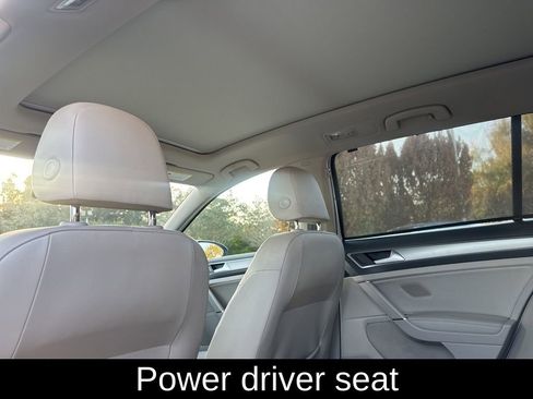 Used 2016 Volkswagen Golf SE image 6