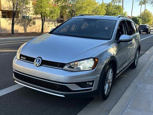 Used 2017 Volkswagen Golf Alltrack SE image 4