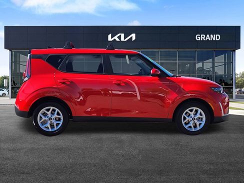 Certified 2025 Kia Soul S image 13