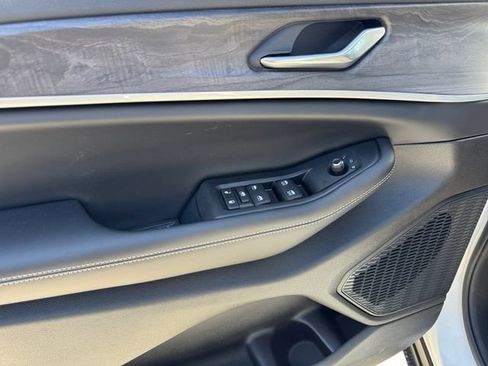 New 2026 Jeep Grand Cherokee Altitude AWD/4WD image 15