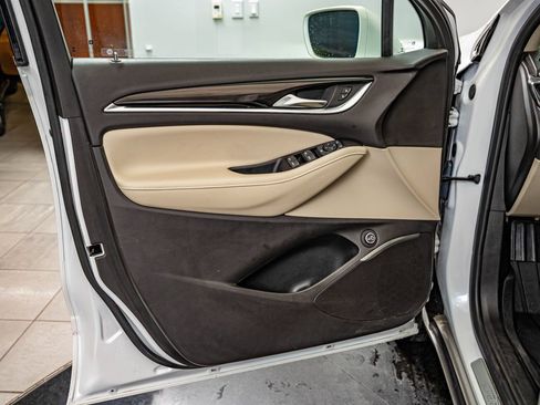 Used 2019 Buick Enclave Essence FWD image 18
