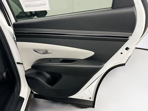 Used 2023 Hyundai Tucson SE image 30
