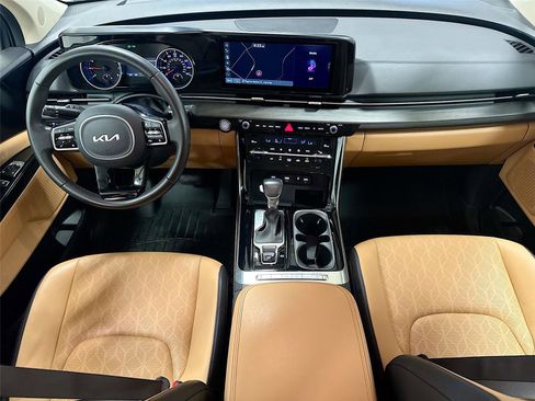 Used 2024 Kia Carnival EX FWD image 22