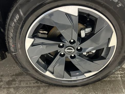 Used 2025 Nissan Rogue SV FWD image 38