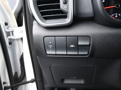 Used 2020 Kia Sportage LX image 30