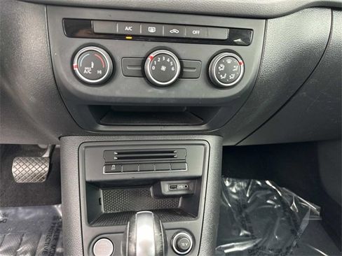 Used 2017 Volkswagen Tiguan Limited w/ Premium Package image 24