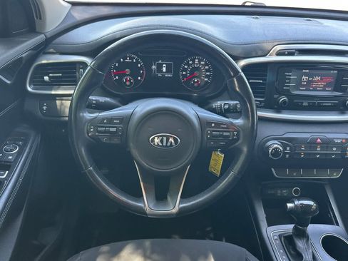 Used 2016 Kia Sorento LX w/ LX Convenience Package FWD image 16