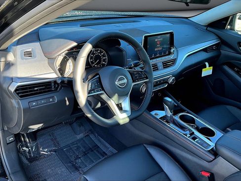 New 2025 Nissan Altima 2.5 SR image 7