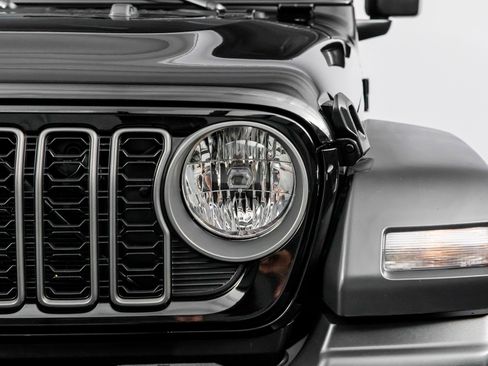 Used 2025 Jeep Wrangler Unlimited Sport AWD/4WD image 5