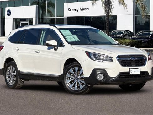 Used 2018 Subaru Outback 2.5i Touring image 2