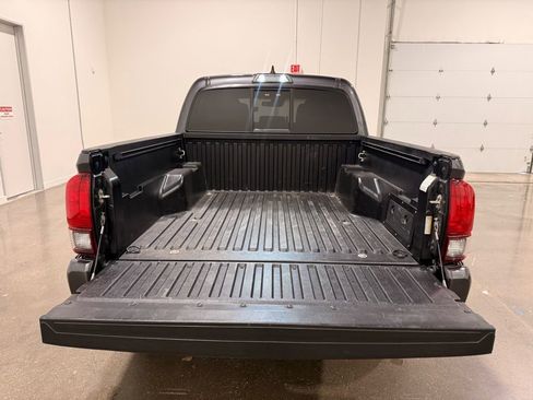Used 2019 Toyota Tacoma SR w/ SR Convenience Package image 9