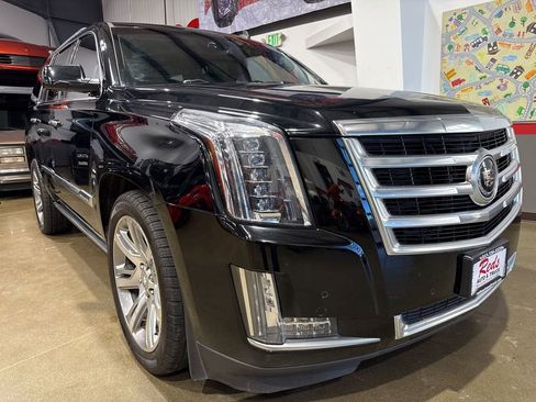 Used 2015 Cadillac Escalade Premium RWD image 40