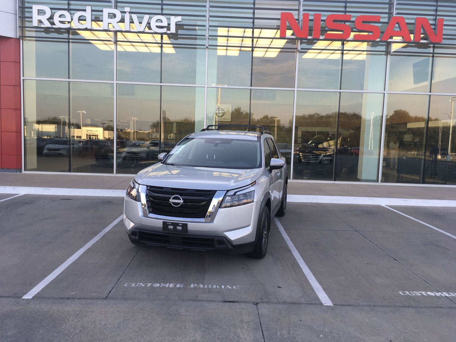 Used 2023 Nissan Pathfinder SV AWD/4WD image 1