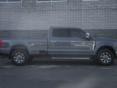 Used 2023 Ford F250 Lariat w/ Chrome Package image 4