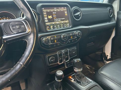 Used 2020 Jeep Wrangler Unlimited Sahara image 21