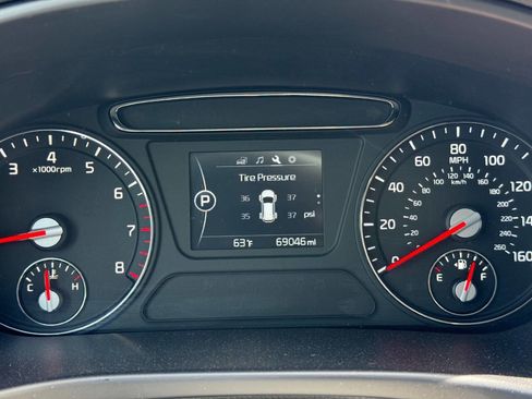 Used 2017 Kia Sorento L image 12