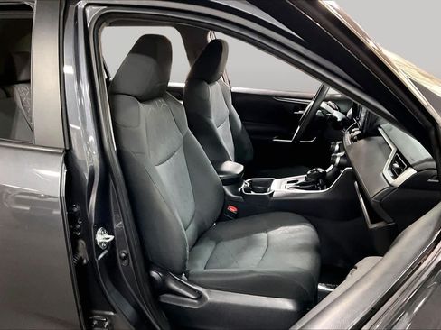Used 2021 Toyota RAV4 XLE AWD/4WD image 9