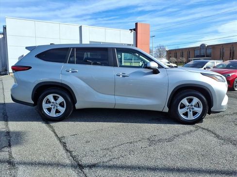 Used 2023 Toyota Highlander L image 3