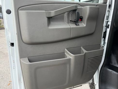 Used 2018 Chevrolet Express 2500 w/ Enhanced Convenience Package image 7