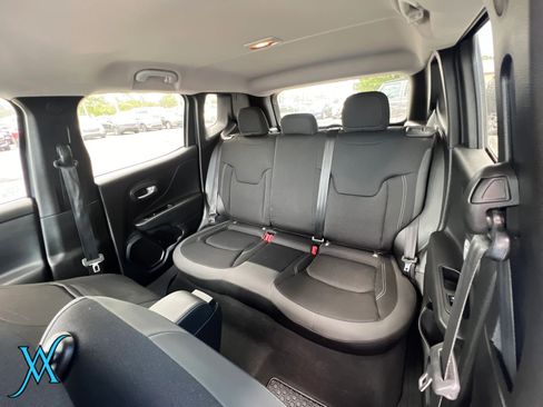 Used 2023 Jeep Renegade Altitude AWD/4WD image 28