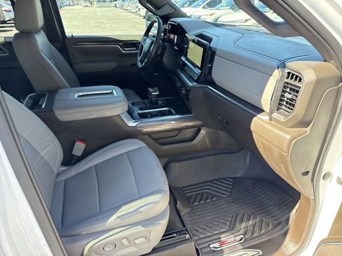 Used 2022 Chevrolet Silverado 1500 LTZ AWD/4WD image 34
