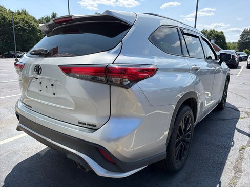 Used 2021 Toyota Highlander XSE AWD/4WD image 4