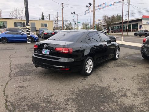 Used 2017 Volkswagen Jetta S image 4
