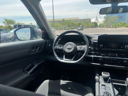 Used 2025 Nissan Pathfinder SV AWD/4WD image 35