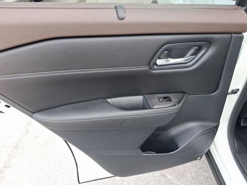 Certified 2022 Nissan Rogue SL w/ SL Premium Package FWD image 11