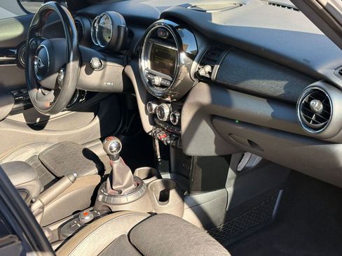 Used 2017 MINI Cooper S image 27